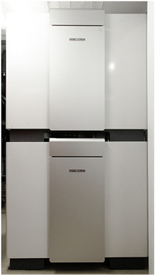 



Die beiden Großwärmepumpen WPF 66 von Stiebel Eltron sind im engen Technikraum übereinander platziert.
