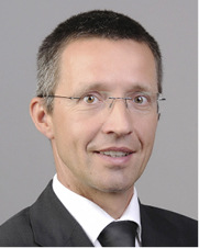 <p>
</p>

<p>
Prof. Dr.-Ing. Bert Oschatz ist Geschäftsführer am ITG Dresden und u. a. Obmann des DIN-Normenausschusses „Auslegung und energetische Bewertung von Heizungsanlagen und wassergeführten Kühlanlagen sowie Anlagen zur Trinkwassererwärmung in Gebäuden“.
</p> - © ITG Dresden

