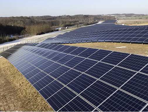 



Die Gemeinde Marnitz in Mecklenburg-Vorpommern betreibt eine 750-kWp-Anlage als Kommunal-Solarpark.
