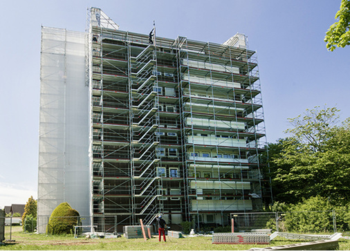 



Inzwischen ist auch bei der WEG Wiesenthauerstraße die Gebäudesanierung abgeschlossen. Die Eigentümer sparen durch die Maßnahmen zwischen 40 und 50 Prozent an Heiz- und Energiekosten. 
