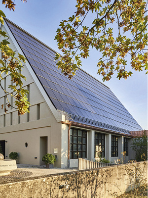 <p>
</p>

<p>
<span class="GVAbbildungszahl">5</span>
 Eine Kirche in Georgensgmünd in Franken erhielt im Zuge der Dachsanierung 280 Indach-Module von Solarwatt, deren Leistung sich auf insgesamt 
78,4 kW
<sub>p</sub>
 summiert.
</p> - © Solarwatt

