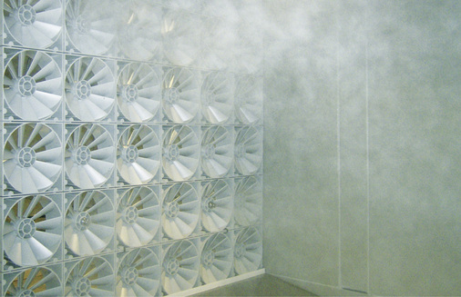 



Der Aerosolnebel, den ein adiabates Befeuchtungssystem erzeugt hat, vermischt sich durch die Verwirbelungselemente (Vortex-Module) auf kurzer Befeuchtungsstrecke mit der Kanalluft.
