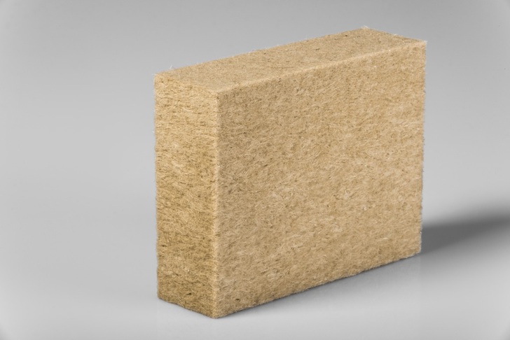 Mit der Holzweichfaserplatte M 039 bei StoTherm Wood erreicht man eine sehr gute Wärmedämmung.