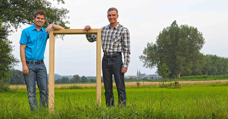 Mario und Frank Döpfner setzen ganz auf nachhaltig wirtschaftende Forstwirtschaft und verwenden ausschließlich heimische Holzarten und aus regionaler Herkunft. - © Döpfner
