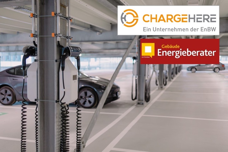 Bild einer Ladestation für Elektrofahrzeuge in einem Parkhaus, umgeben von technischen Installationen, das die Integration moderner Anlagentechnik und Energieinfrastruktur im urbanen Umfeld veranschaulicht; symbolisch für innovative Gebäudekonzepte zur Steigerung der Energieeffizienz. - © ChargeHere Bild einer Ladestation für Elektrofahrzeuge in einem Parkhaus, umgeben von technischen Installationen, das die Integration moderner Anlagentechnik und Energieinfrastruktur im urbanen Umfeld veranschaulicht; symbolisch für innovative Gebäudekonzepte zur Steigerung der Energieeffizienz. - © ChargeHere
