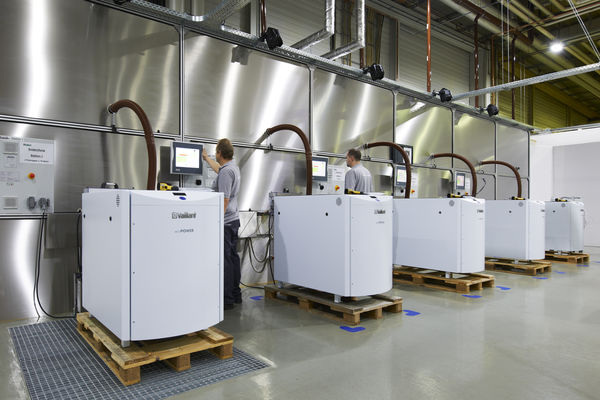 Teststand in der Mini-BHKW-Produktion bei Vaillant. - Vaillant