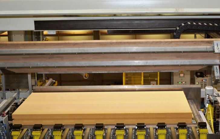Produktion von Elementen für ein Holzfaser-Wärmedämmverbundsystem. - Achim Zielke / VHD www.holzfaser.org