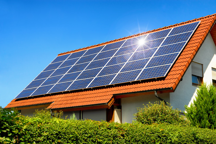 Mit Batteriespeicher sind PV-Anlagen künftig noch gewinnbringender als ohne. - Smileus / iStock / Thinkstock - © Smileus / iStock / Thinkstock
Mit Batteriespeicher sind PV-Anlagen künftig noch gewinnbringender als ohne. - Smileus / iStock / Thinkstock - © Smileus / iStock / Thinkstock