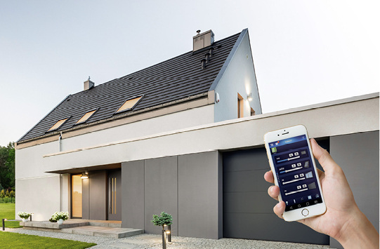 



Das Z-Wave basierte Fakro smart Home Sortiment erlaubt die Integration der Komponenten in eine einfache oder sehr komplexe Z-Wave Hausautomation. 
 - Fakro - © Fakro

