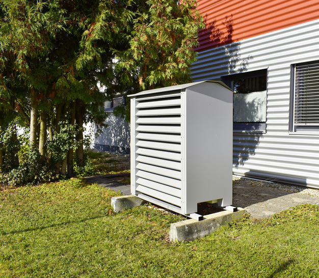 Die Luft-Wasser-Wärmepumpe kann auch zur Kühlung eingesetzt werden. - © Bild: ratiotherm Heizung + Solartechnik GmbH, Dollnstein
