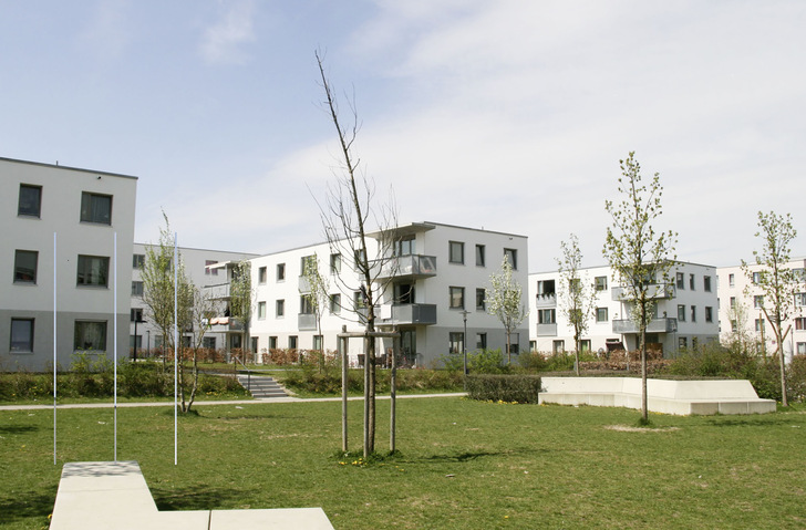 1 Trinkwassererwärmungssysteme können in der Übergangszeit den Wärmebedarf von Wohnungen komplett abdecken, wie Messungen in diesem Wohngebäude in München zeigen.