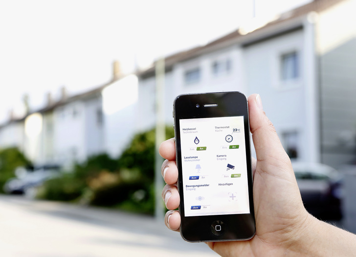 Mit intelligenter Haustechnik lassen sich im Idealfall bis zu 40 Prozent der Heizkosten im Jahr sparen. - © Bild: Bosch
 Mit intelligenter Haustechnik lassen sich im Idealfall bis zu 40 Prozent der Heizkosten im Jahr sparen.