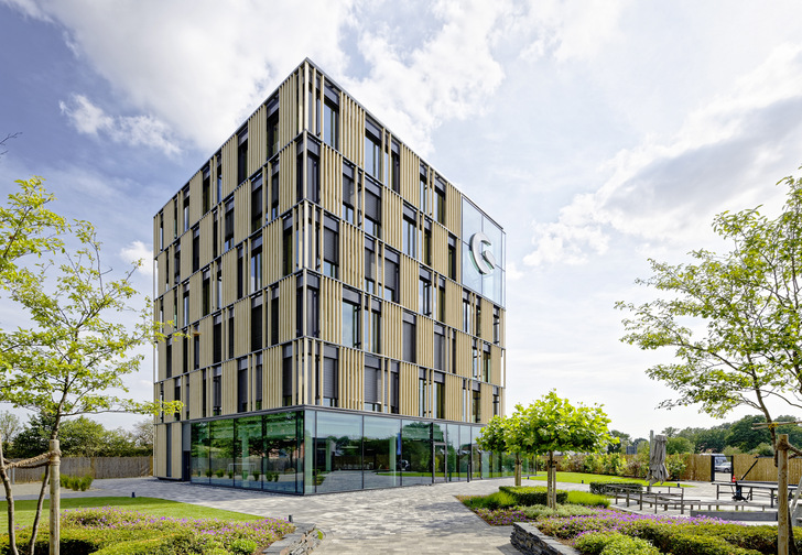 Der vom Projektspezialisten Brüninghoff erstellte Bürokubus in Schöppingen erhielt das Gold-Zertifikat der Deutschen Gesellschaft für Nachhaltiges Bauen (DGNB e.V.).