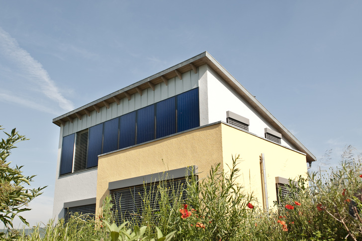 Auch die Fassade kann solare Wärme liefern.