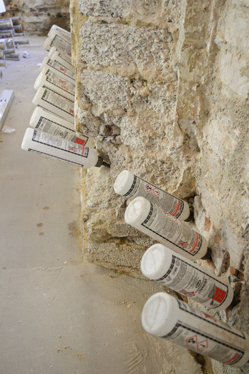 Insgesamt wurden bei der Sanierung 180 laufende Meter Mauerwerk im Injektionsverfahren mit dem Veinal-Silikonharz-System trockengelegt. - © Bild: Veinal
