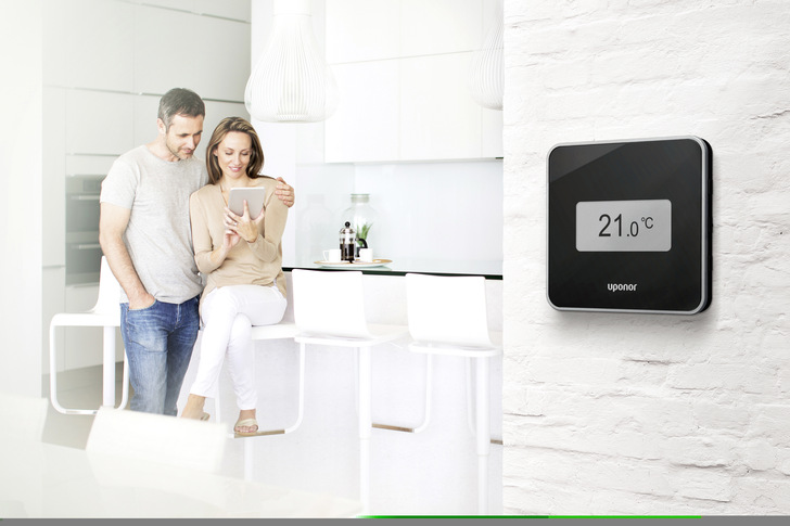 Die Einzelraumregelung Smatrix Pulse kann via Alexa Voice Control oder Google Voice Assistant kommunizieren.