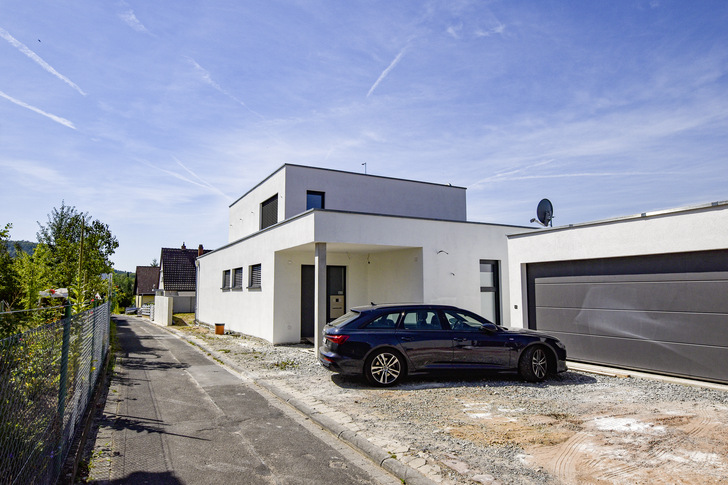 1 Effizientes Wohndesign für heute und für die Zukunft: Das moderne, KNX-vernetzte Smart-Home mit installierter Zortström-Technologie gibt eine Antwort auf die Frage, wie sich Betriebsflexibilität, Wohnkomfort und eine moderne Optik verbinden lassen.