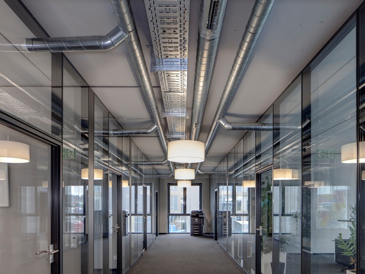 Lüftungsanlagen sorgen für ein gesundes Raumklima und hohe Raumluftqualität. Dazu sollten sie Corona-gerecht funktionieren.