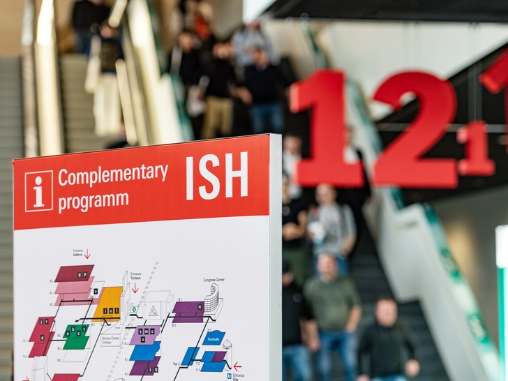 Schreibtisch statt Messehalle: Das Programm für die ISH 2021 wird wegen der Corona-Pandemie im Internet stattfinden.