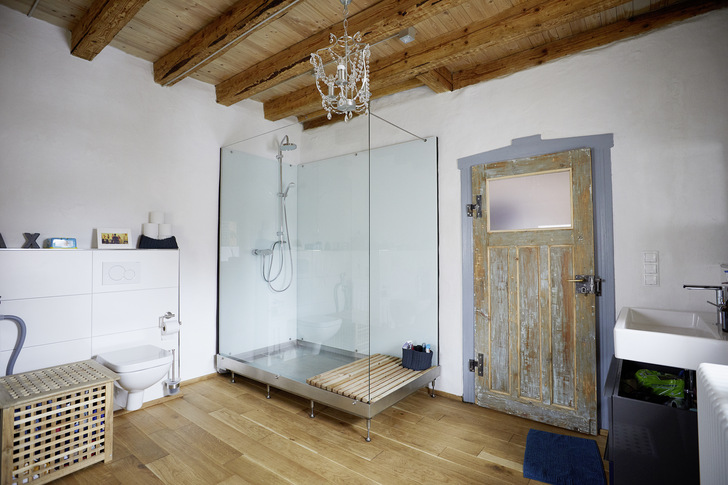 Der neue Innenputz weber pluscalc eignet sich für häusliche Nassräume und lässt sich dank seiner geschmeidigen Konsistenz sehr leicht glätten und filzen. 