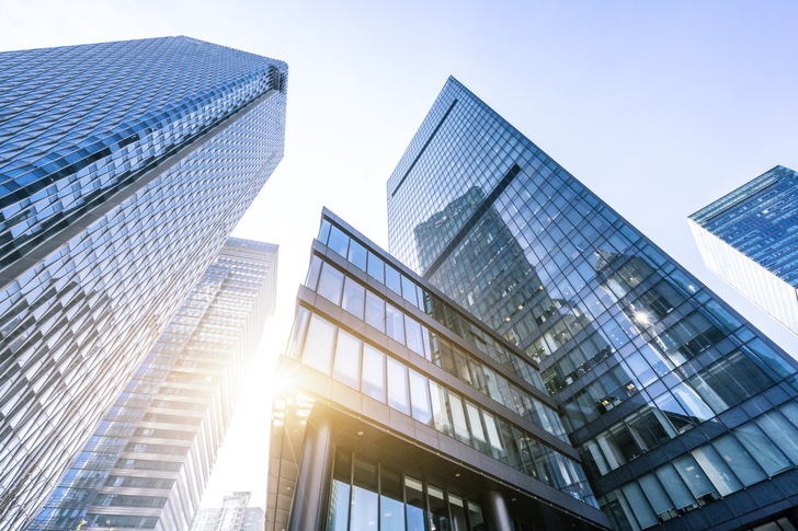 Büros der Zukunft sind smarte Gebäude, in denen IT und Gebäudeautomation zusammenrücken.