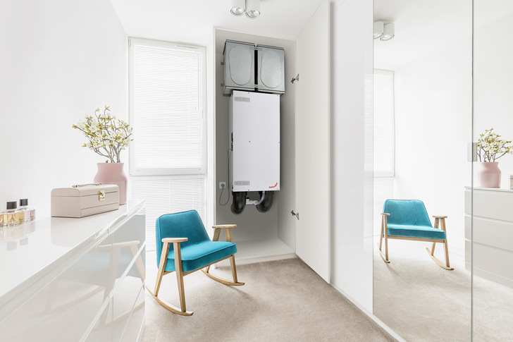 Comfo Air 225 lässt sich platzsparend an der Wand montieren.