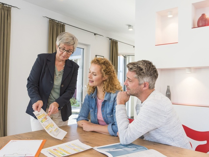 Ab 1. Mai 2021 stehen in Energieausweisen für Wohngebäude zusätzliche Angaben wie der Treibhausgasausstoß. - © Zukunft Altbau
