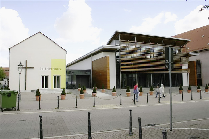 1 ﻿Im Lutherhaus in Schwetzingen gingen die monatlichen Verbrauchswerte infolge des ­hydraulischen Abgleichs deutlich zurück. - © Bild: Evangelische Landeskirche Baden
