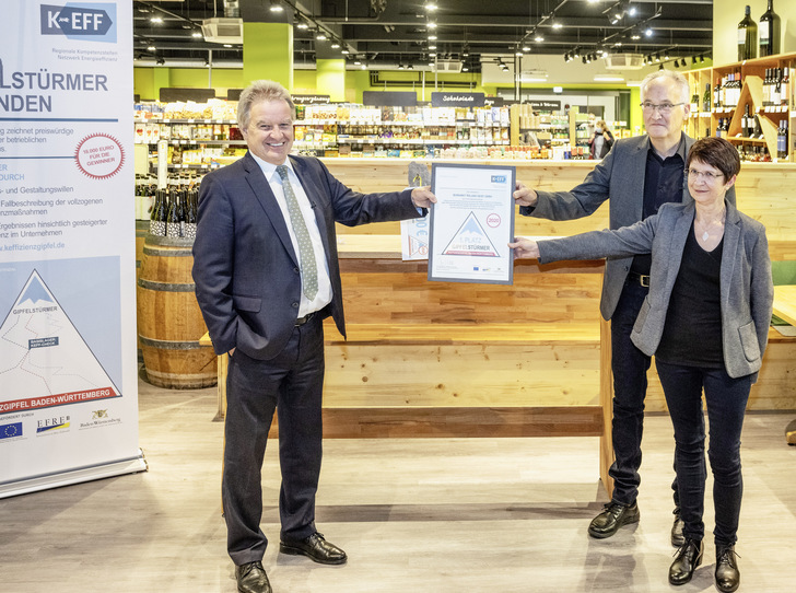 Glückliche Gipfelstürmer, interessierter Minister: Das Ehepaar Geist freute sich über die KEFF-Auszeichnung und den Besuch von Umweltminister Franz Untersteller, der sich im November 2020 vor Ort umfassend über die umgesetzten Maßnahmen ins Bild setzen ließ.