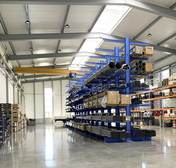 Beim Anlagenbau Wimmi in Kirrlach halten zwei Wärmepumpen die Lagerhalle warm.