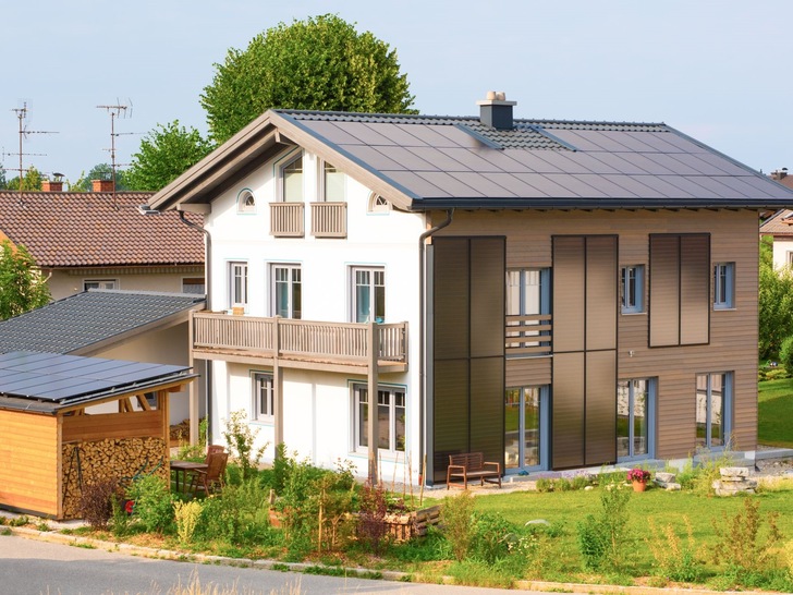 Eine generelle Pflicht zu Solardächern in Neubau und Sanierung kommt doch nicht. - © Sonnenhaus-Institut / Markus Aichhorn
