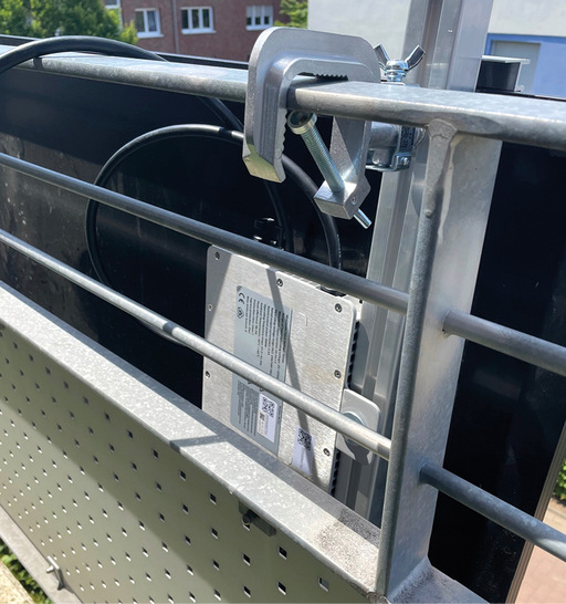 Der Mikrowechselrichter BW-MI300 wandelt den vom Balkonmodul gelieferten Gleichstrom in Wechselstrom für den Haushalt um.