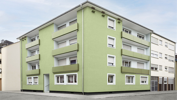 Mehr als nur grün angestrichen: Diese Wohnanlage in Ludwigshafen wurde nachträglich mit StoTherm AimS gedämmt, dessen Beschichtungen nachwachsende Rohstoffe enthalten.