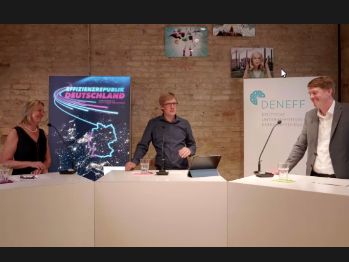 Ingeborg Esser und Martin Bornholdt (rechts) im Schlagabtausch zu Gebäudesanierung. 