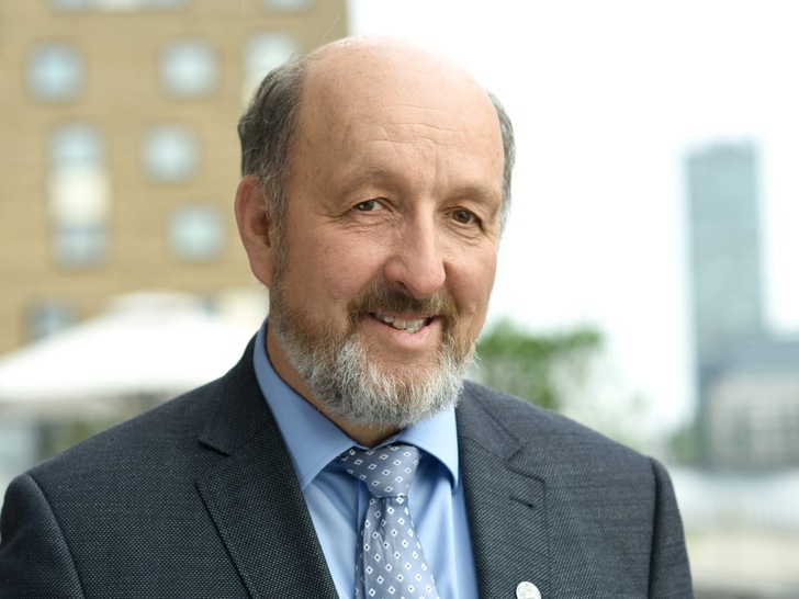 Die Berufsbezeichnung Energieberater sollte bundesweit gesetzlich geschützt werden, und es wäre wünschenswert, auf eine europäische Regelung hinzuwirken", fordert Hermann Dannecker, Vorstand des Deutschen Energieberater-Netzwerks.