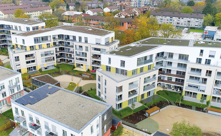 Die fünf Mehrfamilienhäuser der Sonnenhöfe Freiburg heizen umweltfreundlich mit Holzpellets. - © Bild: A.B.S. Silo- und Förderanlagen
