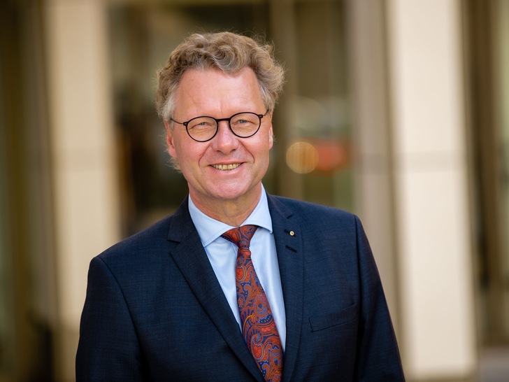 "Mit dem neuen Namen fokussiert die VdZ klar und unverwechselbar auf ihre Themenfelder und Tätigkeiten", begründet Präsident Michael Pietsch die Umbenennung des Gebäudetechnik-Verbands.