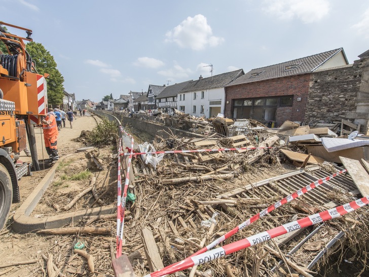 Energieberater wollen Besitzer zerstörter Häuser beim Wiederaufbau beraten, um Förderung zu nutzen und Bauqualität zu sichern. - © GordonGrand - stock.adobe.com
