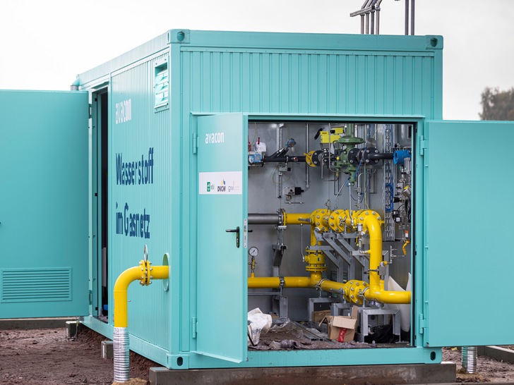 Die Anlage mischt Wasserstoff dem Erdgas im Netz bei.