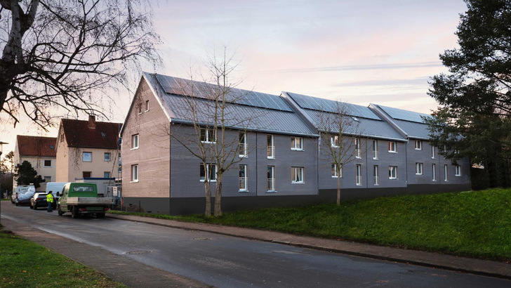 Vom Problemgebäude zum Vorzeigeprojekt: Drei Wohnblöcke in Hameln haben es schon zum Netto-Null-Energiestandard gebracht. - © Ecoworks
