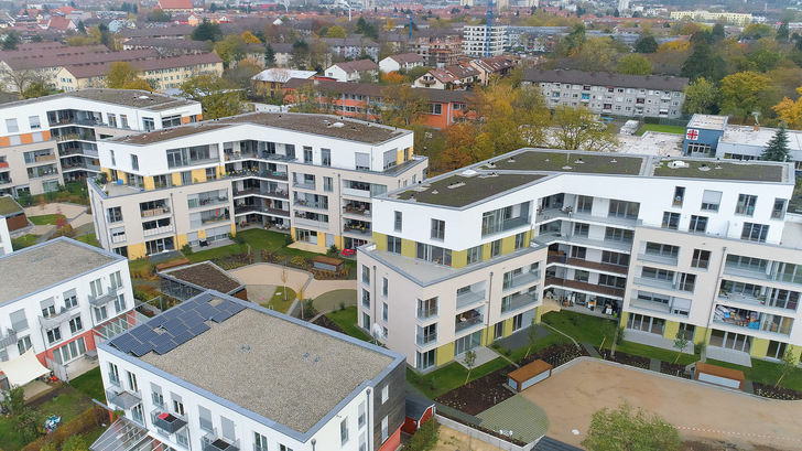 Die fünf Mehrfamilienhäuser der Sonnenhöfe Freiburg heizen umweltfreundlich mit Holzpellets. - © A.B.S. Silo- und Förderanlagen
