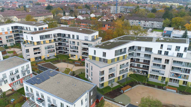 Die fünf Mehrfamilienhäuser der Sonnenhöfe Freiburg heizen umweltfreundlich mit Holzpellets.