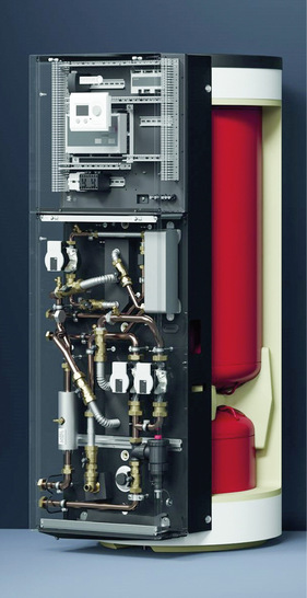 Das Zwei-Speicher-System ETG Luft integriert neben zwei Wassertanks eine Regelung, ein Hydraulikset inklusive Heizkreispumpen und elektrischem Heizstab sowie eine Frischwasserstation.