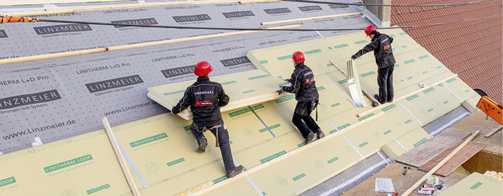 Die Dachdämmung hat einen Anteil von biobasierten Rohstoffen von über 60 Prozent.
