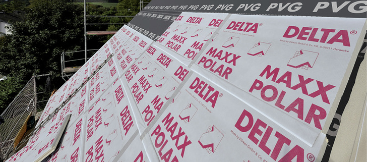 Ob Zwischensparrendämmung mit Zusatzdämmung oder  reine Aufdachdämmung: Die Aufdachdämmelementen  Delta-Maxx Polar erzielen in jedem Fall energetisch effiziente Konstruktionen. - © Bild: Dörken
