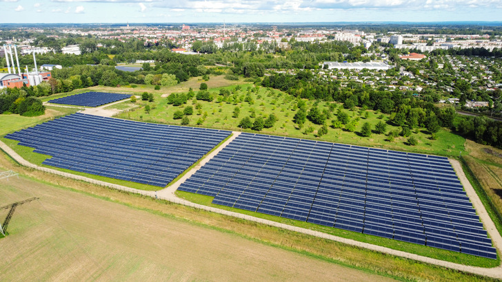 Die Stadtwerke Greifswald setzen auf Solarthermie, um ihre Kundinnen und Kunden mit umweltfreundlicher Fernwärme versorgen zu können. - © Stadtwerke Greifswald
