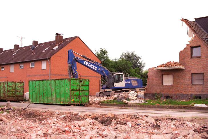 Seit Sommer 2016 dokumentiert der Fotograf Yannick Rouault in festen zeitlichen Abständen den Abriss von Manheim.
