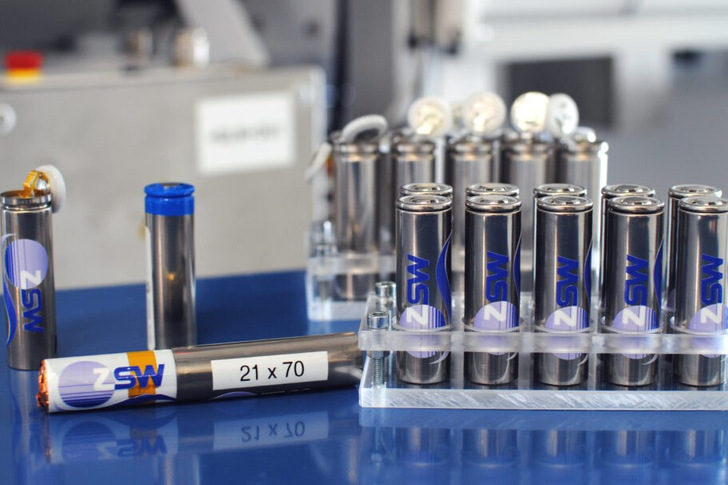 Forschende ersetzten giftige Lösungsmittel und fluorhaltige Binder in Lithium-Ionen-Batterien. - © ZSW
