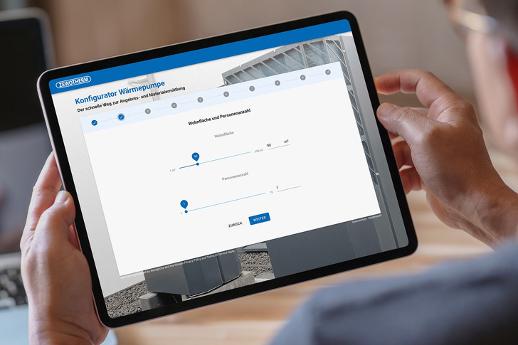 Schnell-Check für zu Hause: Ob sich das Eigenheim für die Umrüstung auf eine Wärme­pumpe eignet, lässt sich mit digitalen Tools herausfinden. Eine Beratung ersetzen sie nicht. - © Zewotherm

