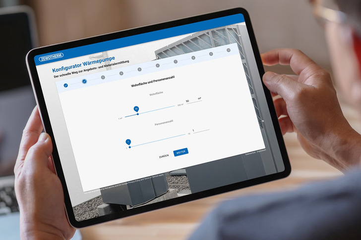 Schnell-Check für zu Hause: Ob sich das Eigenheim für die Umrüstung auf eine Wärme­pumpe eignet, lässt sich mit digitalen Tools herausfinden. Eine Beratung ersetzen sie nicht.